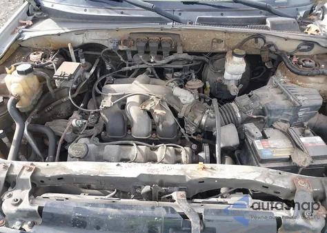 2005 Ford Escape Xlt from USA, damaged, VIN 1FMYU93105KB27645